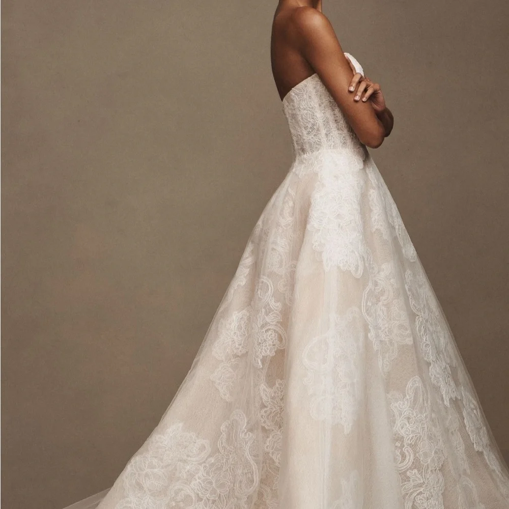 STUNNING Watters Strapless A Line Lace Wedding dress. Size 8 - Picture 2 of 13